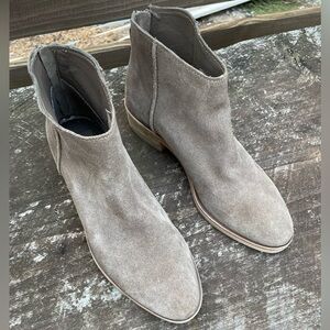 Dolce Vita Zip Up Stacked Heel Suede Booties